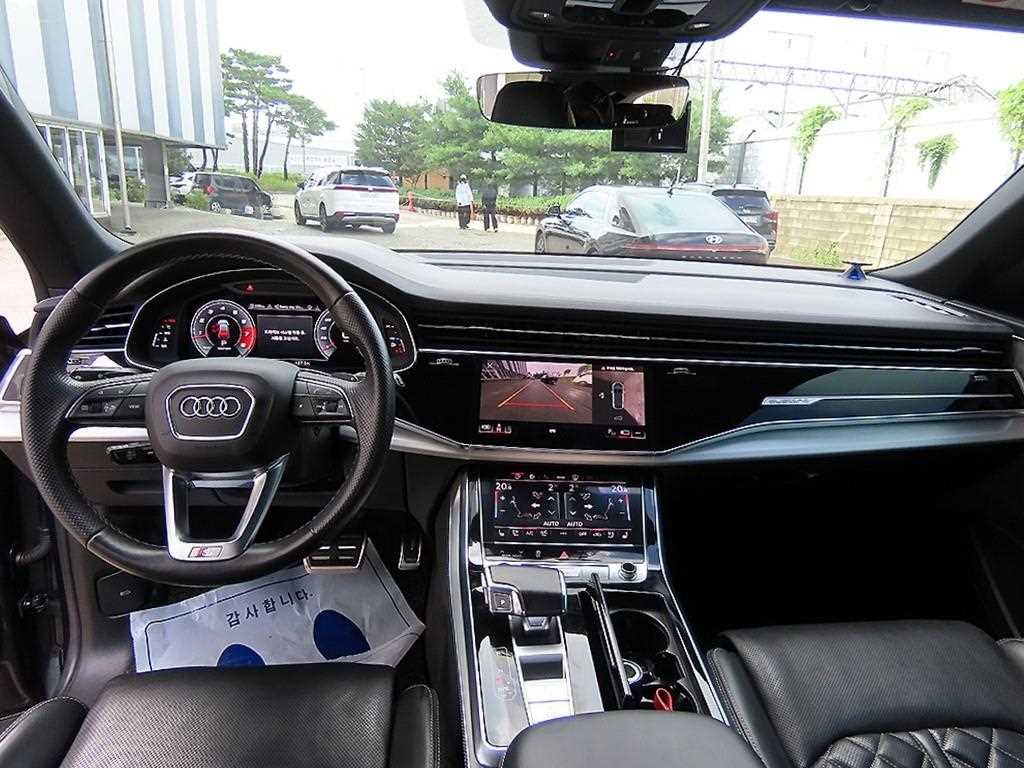 Audi Q8 — photo 07