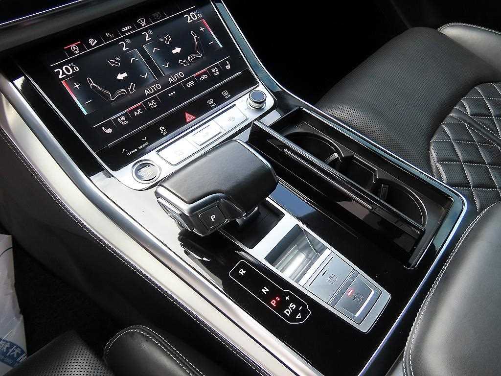 Audi Q8 — photo 11