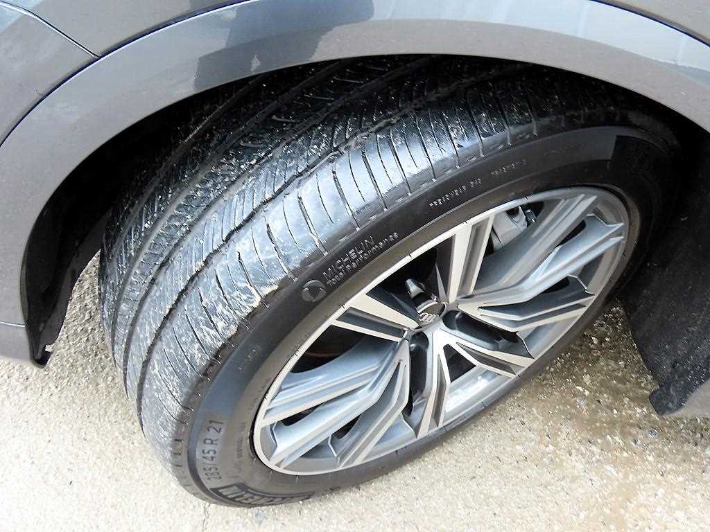 Audi Q8 — photo 20