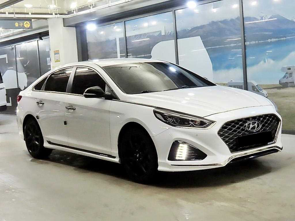 Hyundai Sonata — photo 01