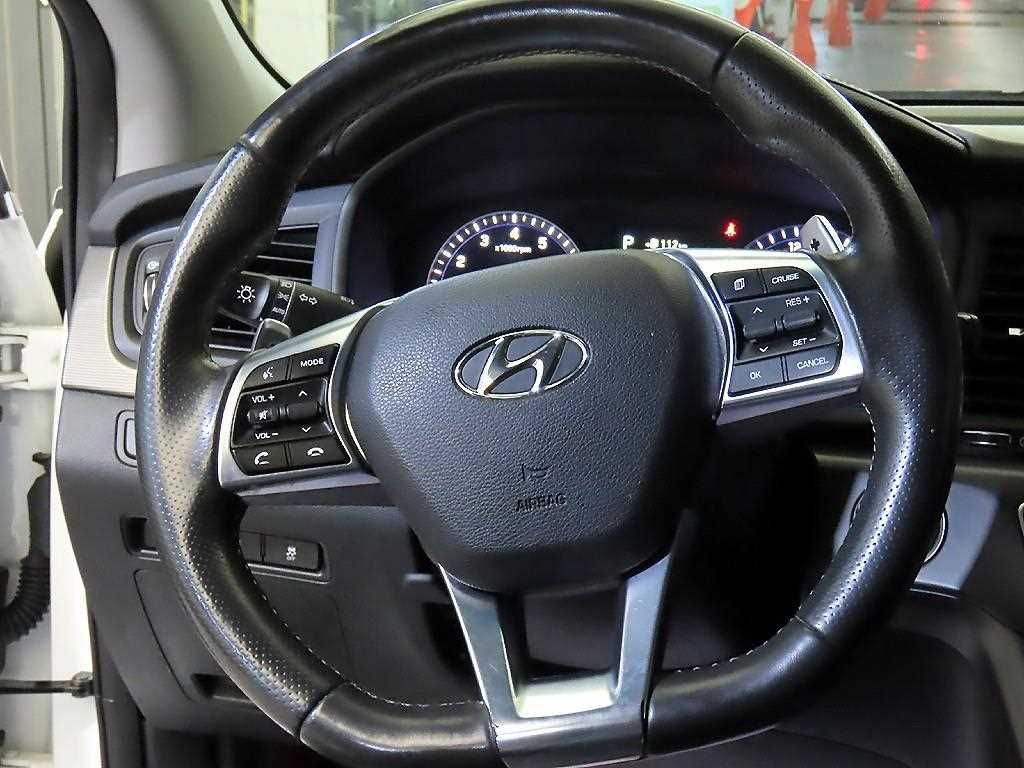 Hyundai Sonata — photo 08