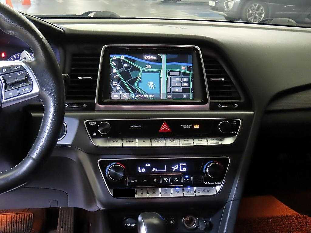 Hyundai Sonata — photo 11