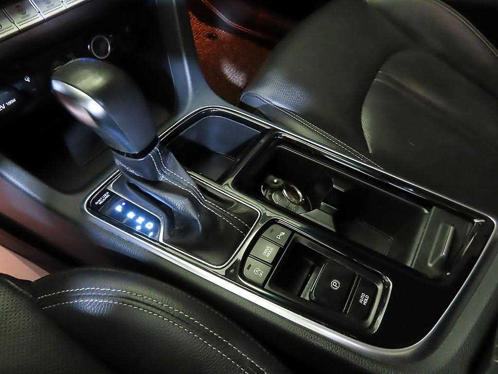 Hyundai Sonata — photo 12