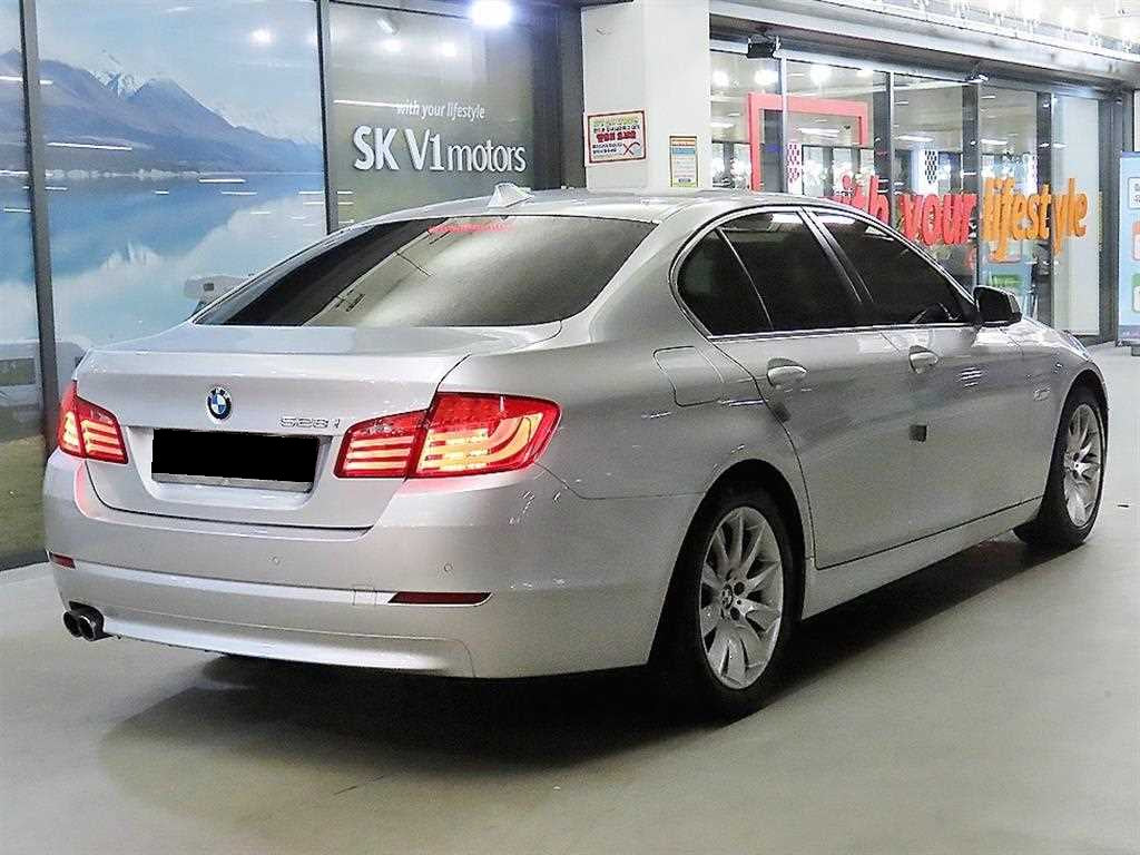BMW 5-Series — photo 04