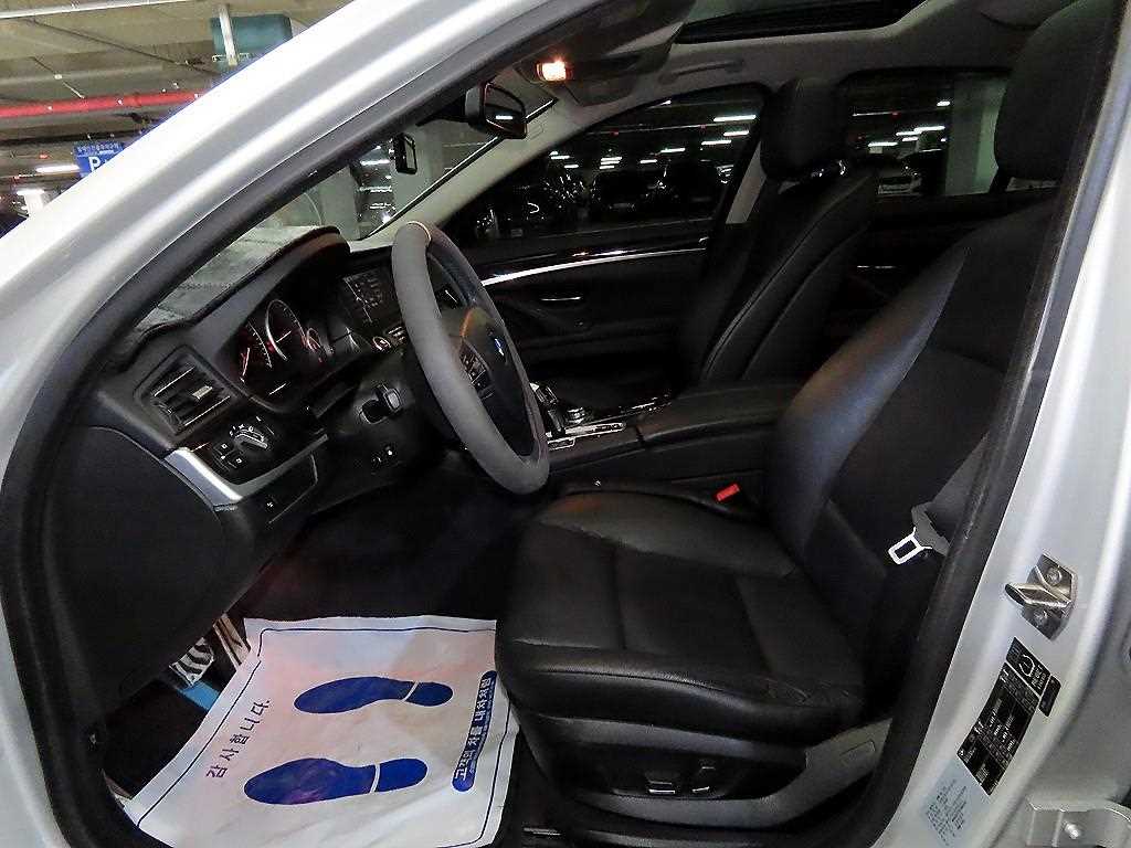 BMW 5-Series — photo 06