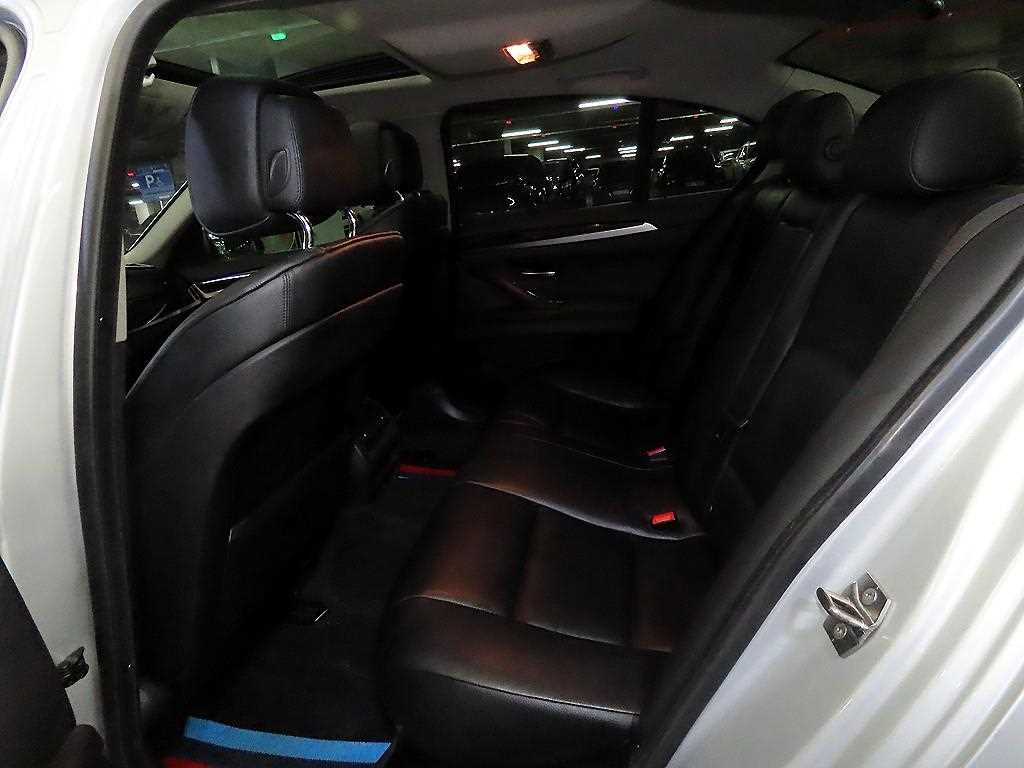 BMW 5-Series — photo 07