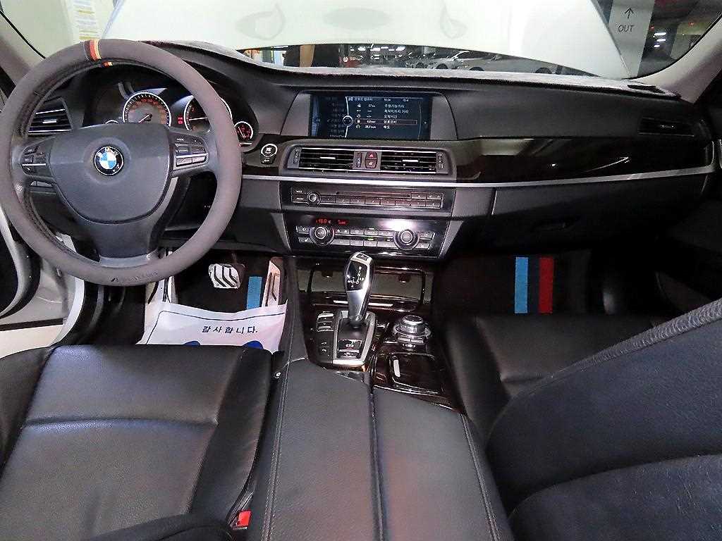 BMW 5-Series — photo 10