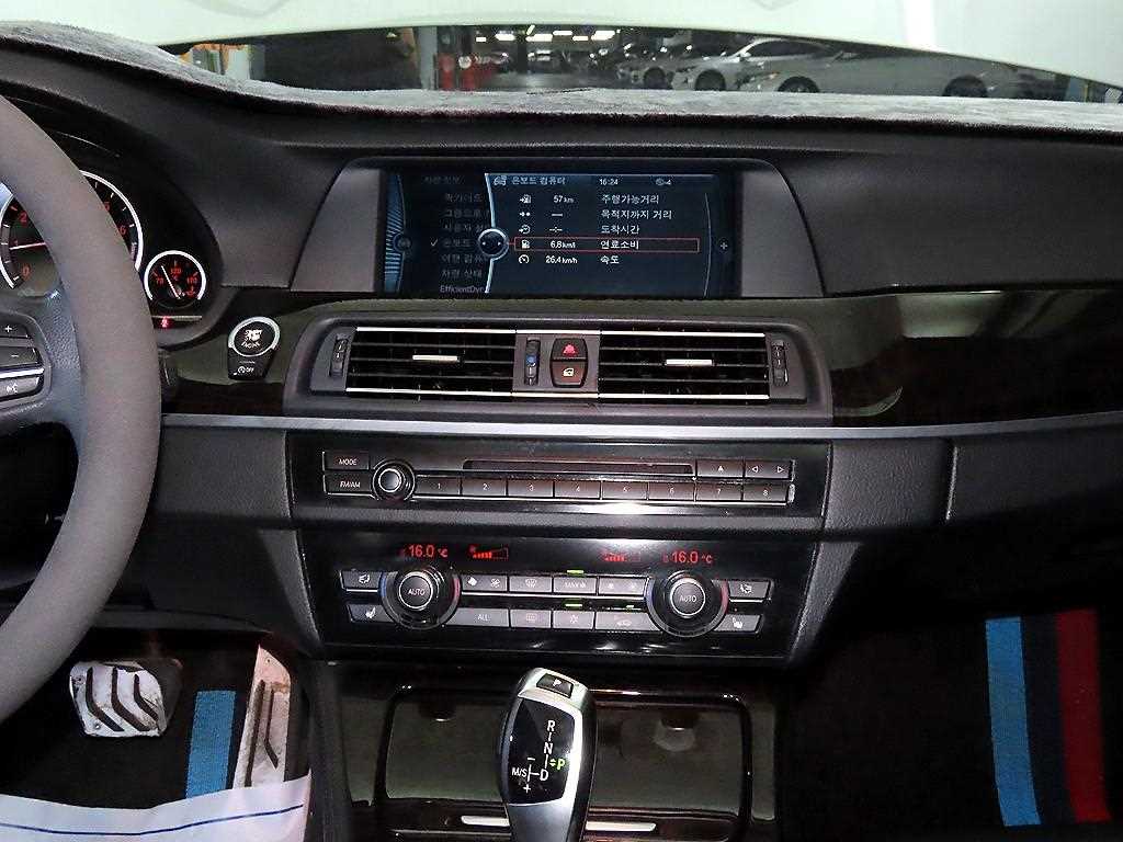 BMW 5-Series — photo 11