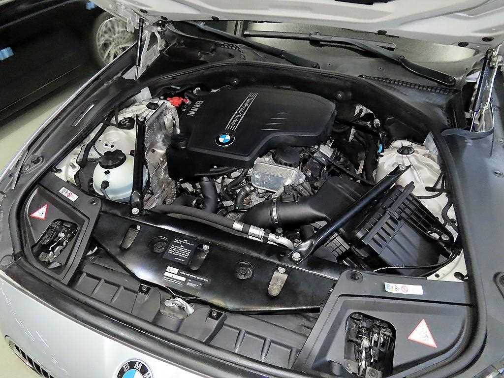 BMW 5-Series — photo 19