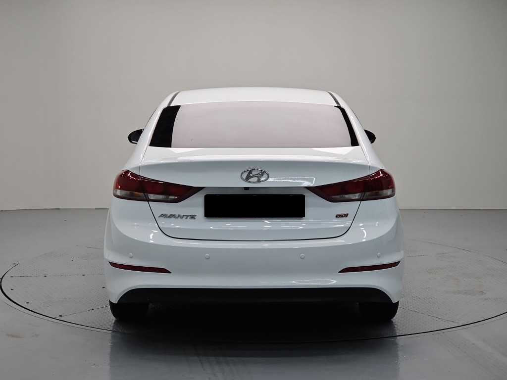 Hyundai Avante — photo 03