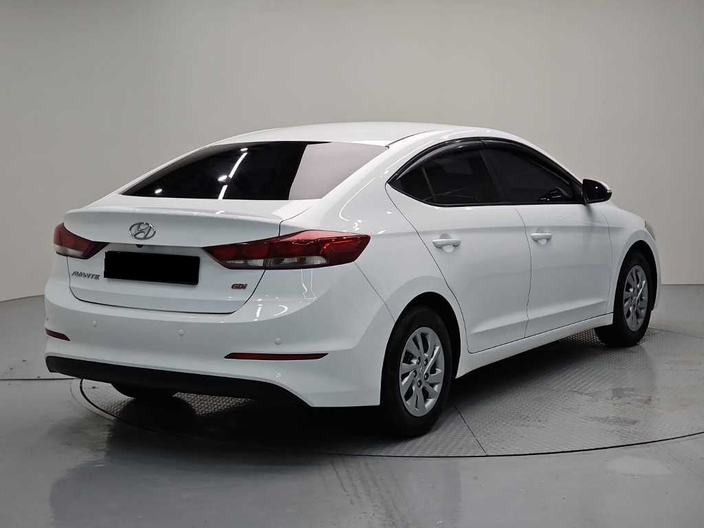 Hyundai Avante — photo 04
