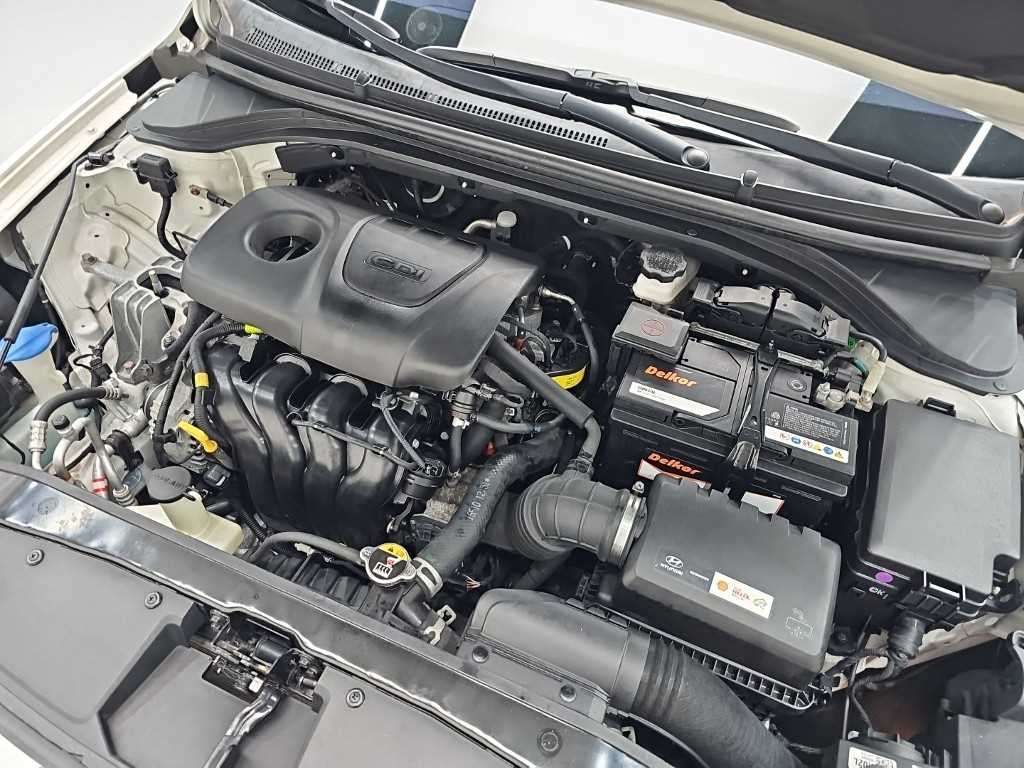 Hyundai Avante — photo 05
