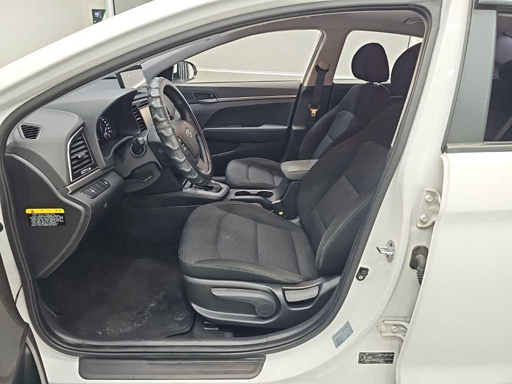 Hyundai Avante — photo 11