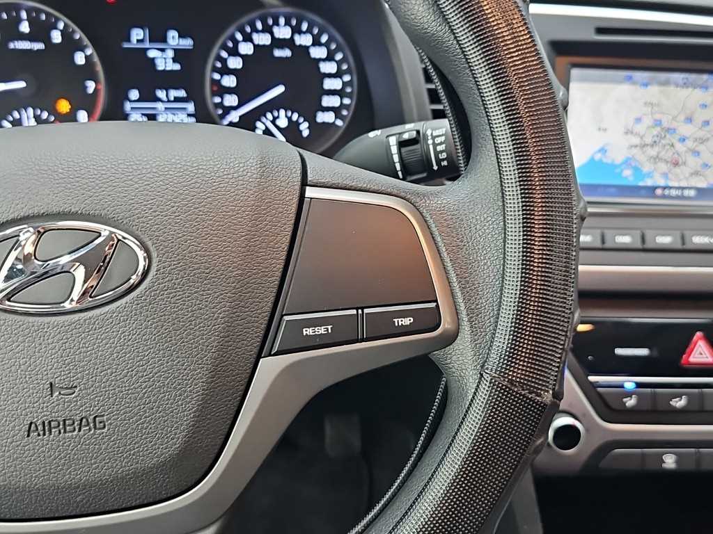 Hyundai Avante — photo 17