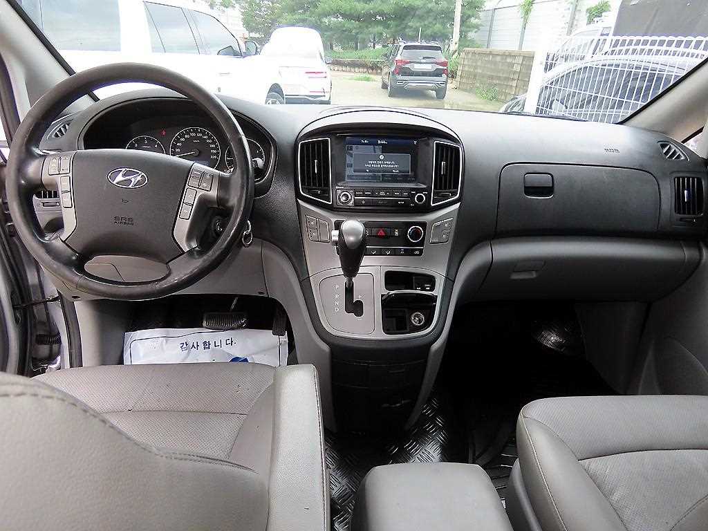 Hyundai Starex — photo 07