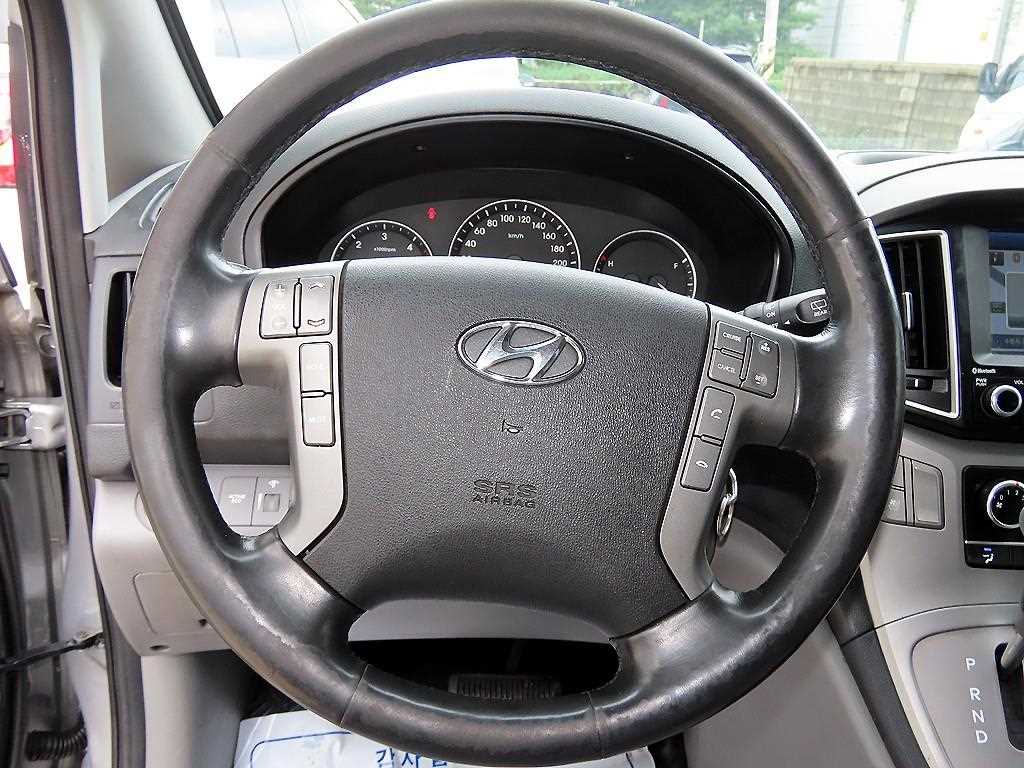 Hyundai Starex — photo 08