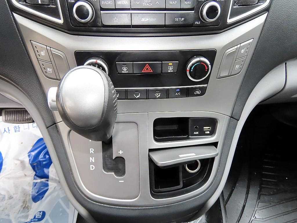 Hyundai Starex — photo 10