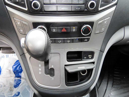 Hyundai Starex — photo 10