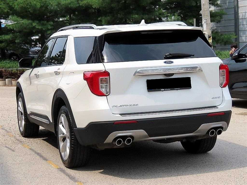 Ford Explorer — photo 03
