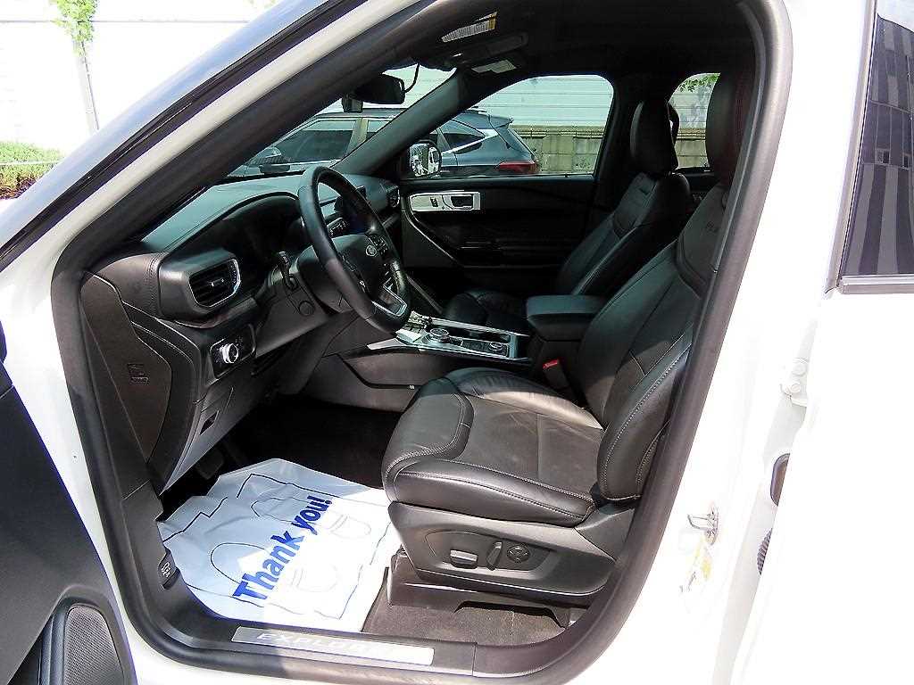 Ford Explorer — photo 05