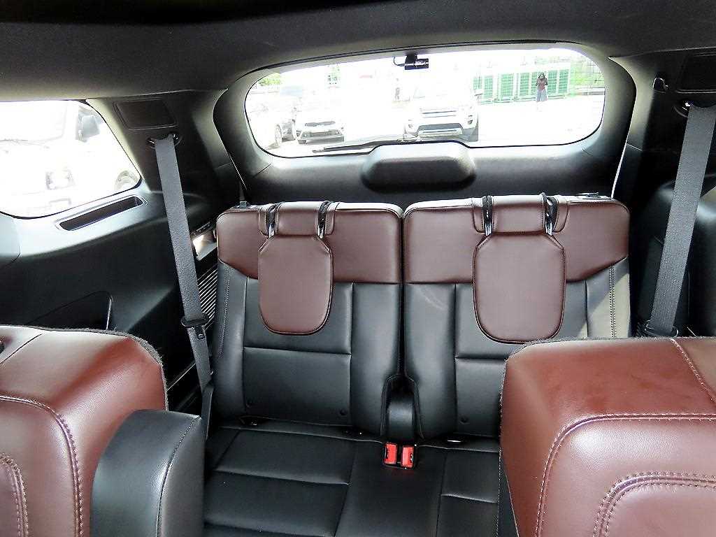 Ford Explorer — photo 07