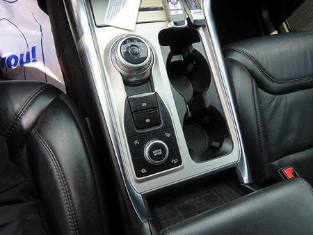 Ford Explorer — photo 11