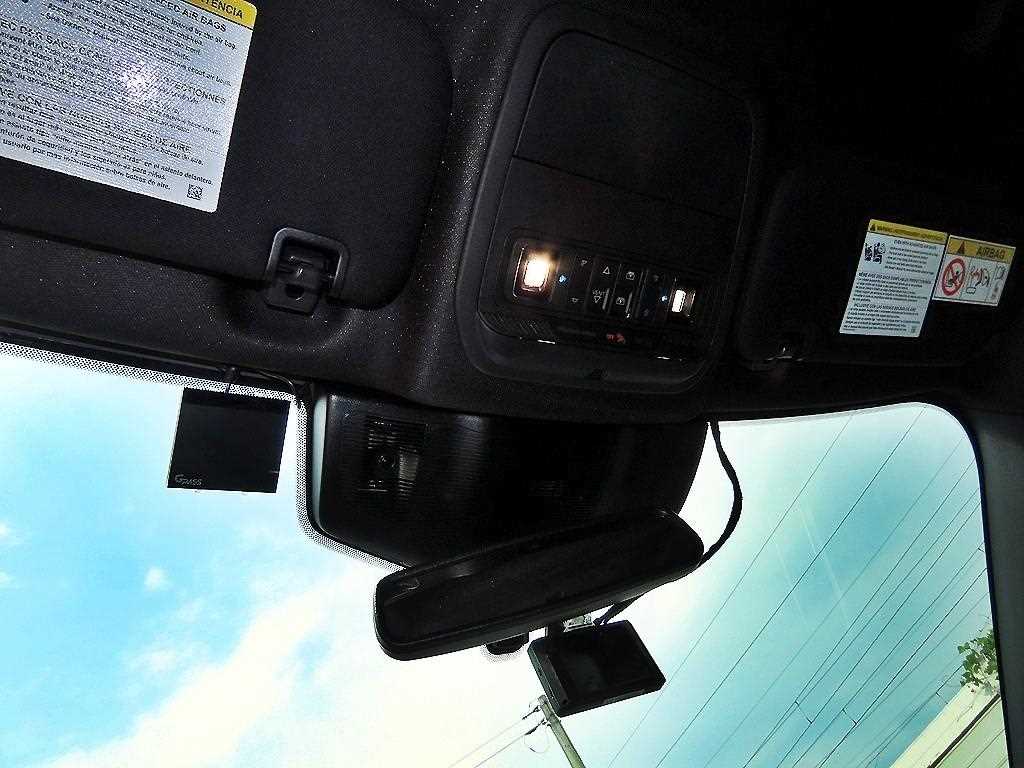 Ford Explorer — photo 14