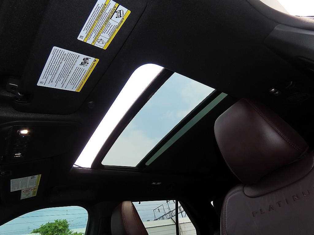 Ford Explorer — photo 16