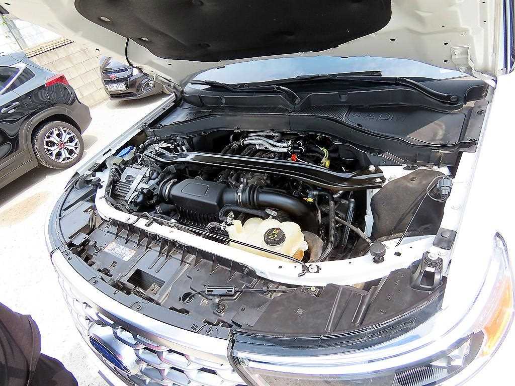 Ford Explorer — photo 19