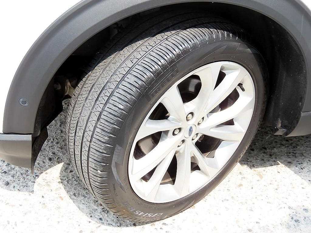 Ford Explorer — photo 20