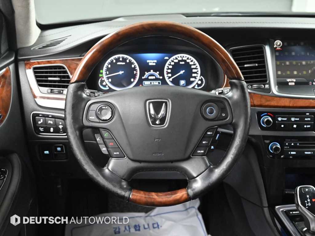 Hyundai Equus — photo 13