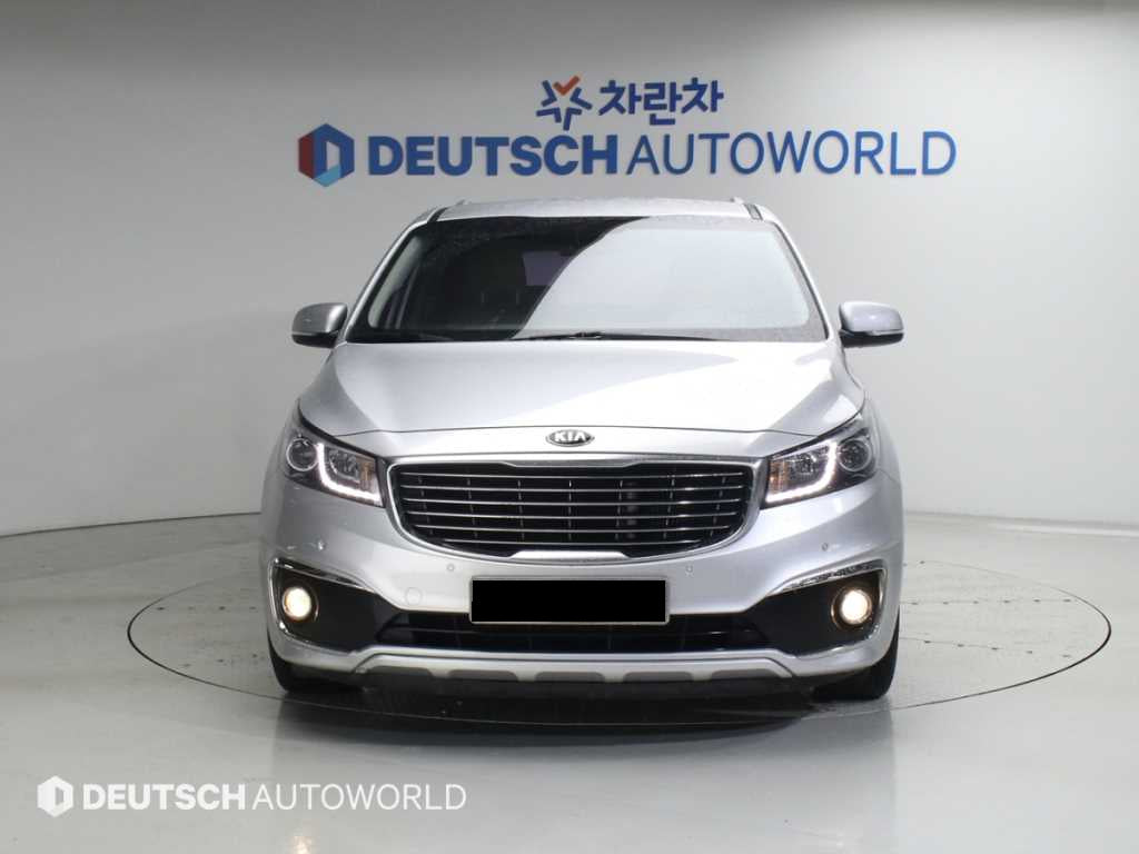 Kia Carnival — photo 03