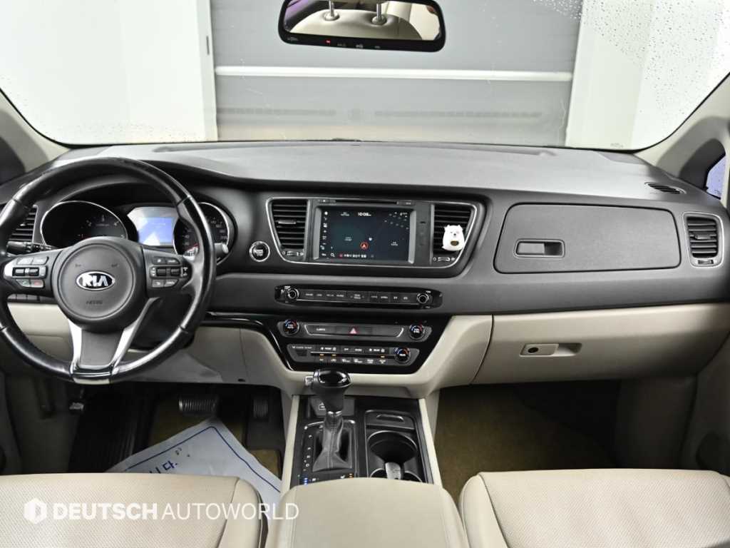 Kia Carnival — photo 07