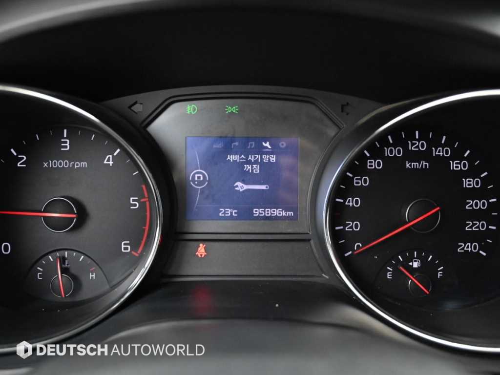 Kia Carnival — photo 08