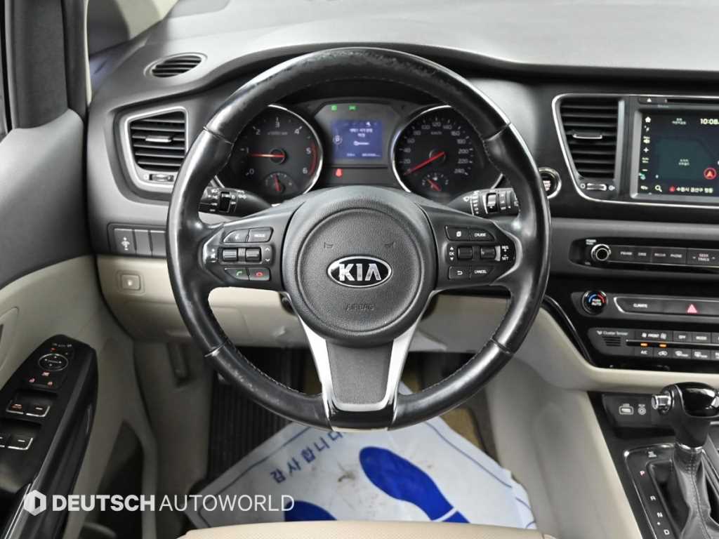 Kia Carnival — photo 13