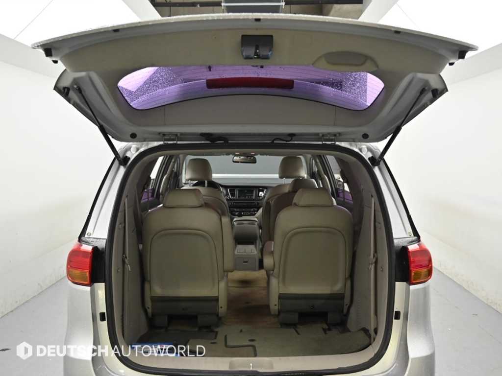 Kia Carnival — photo 19
