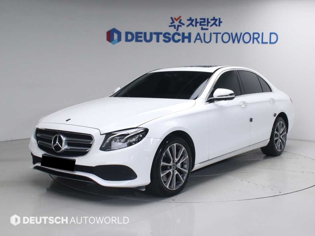Mercedes-Benz E-Class — photo 01