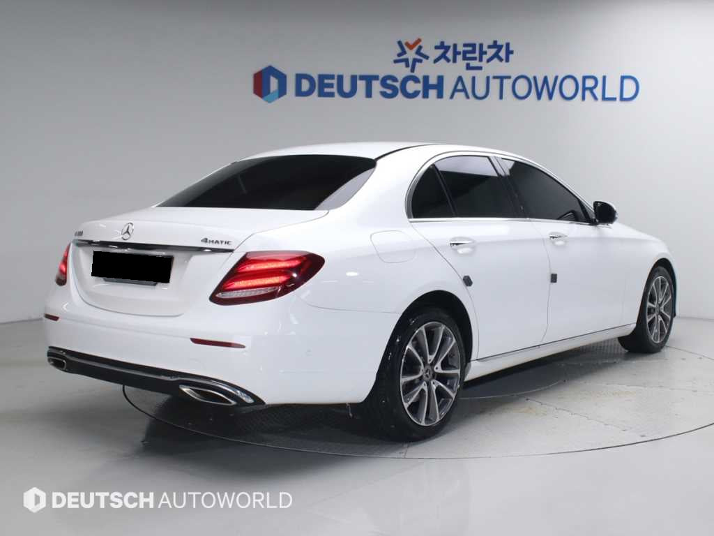Mercedes-Benz E-Class — photo 02
