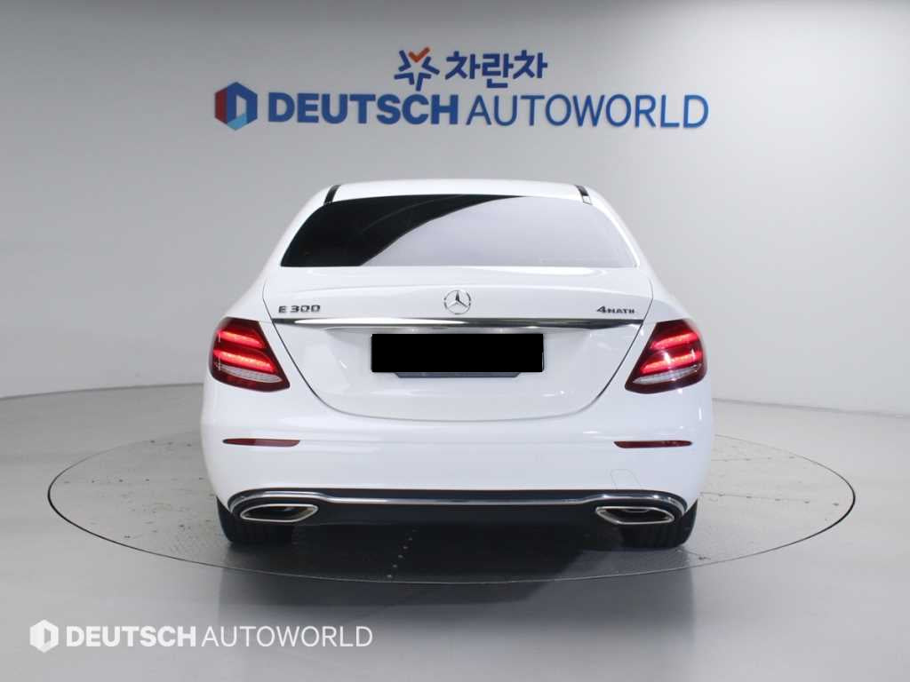 Mercedes-Benz E-Class — photo 04