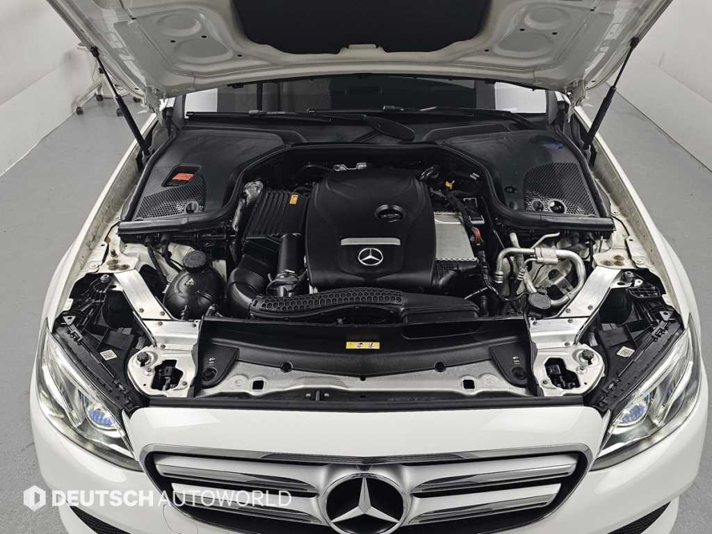 Mercedes-Benz E-Class — photo 05