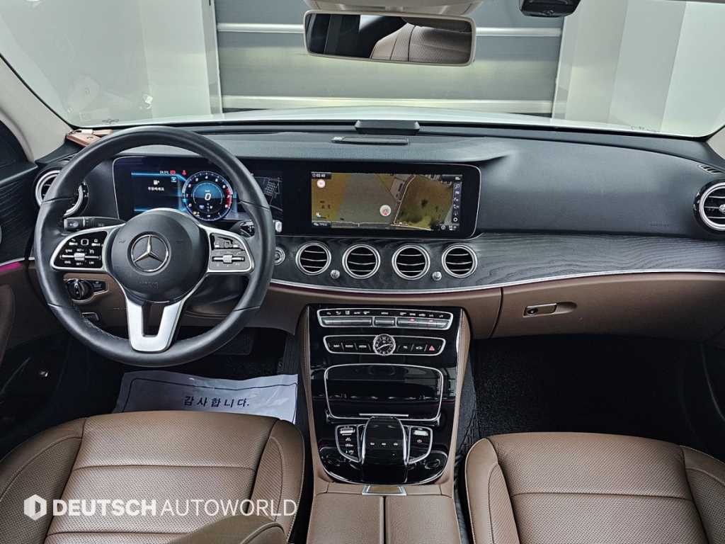 Mercedes-Benz E-Class — photo 06