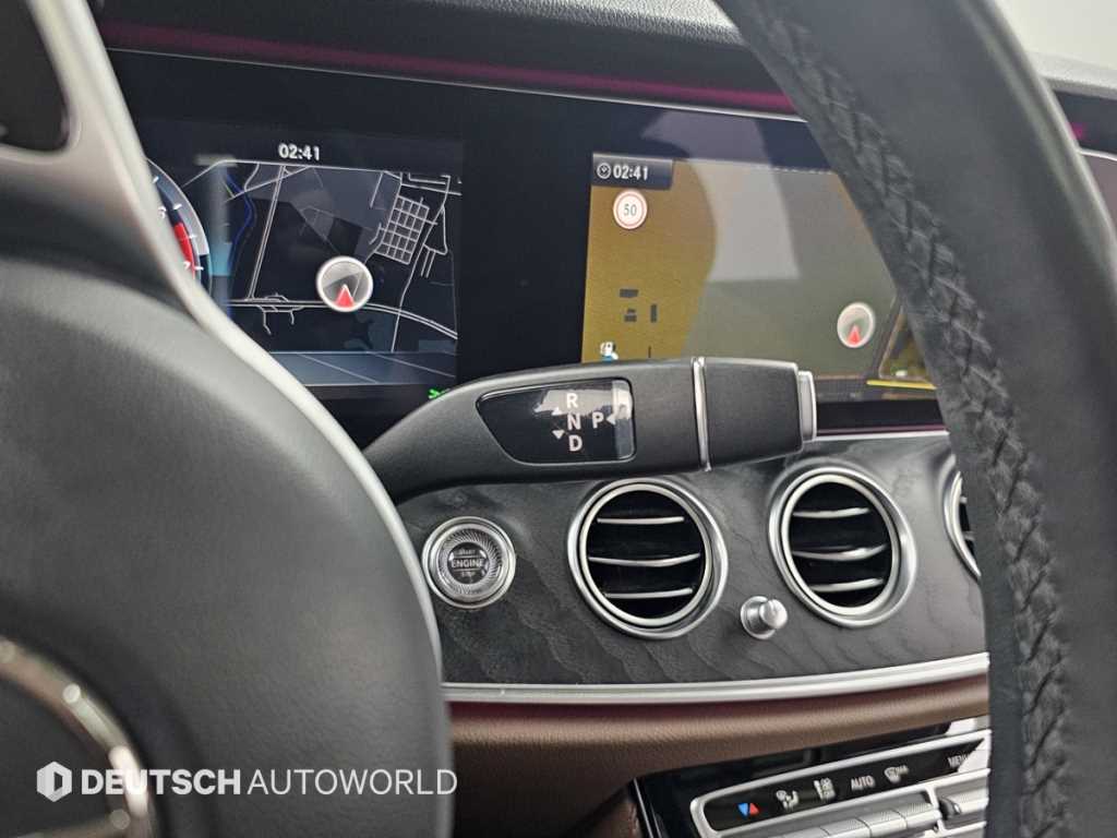 Mercedes-Benz E-Class — photo 08