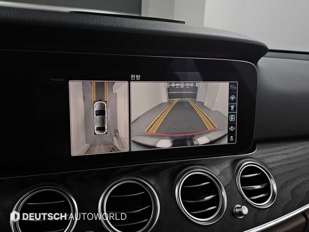 Mercedes-Benz E-Class — photo 14