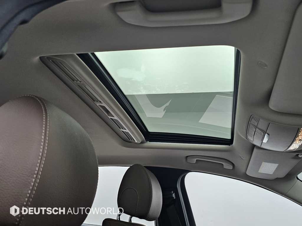Mercedes-Benz E-Class — photo 16