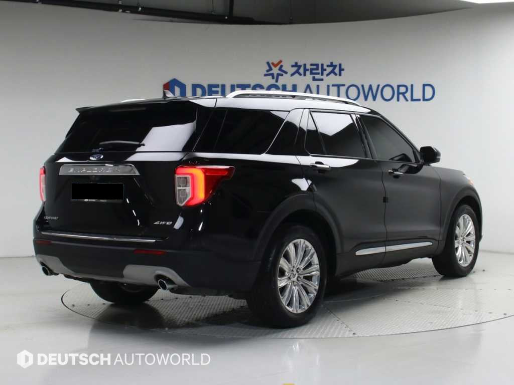 Ford Explorer — photo 02