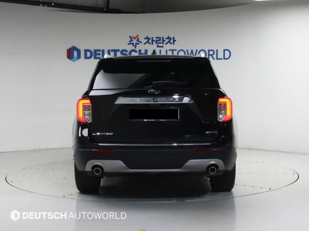 Ford Explorer — photo 04