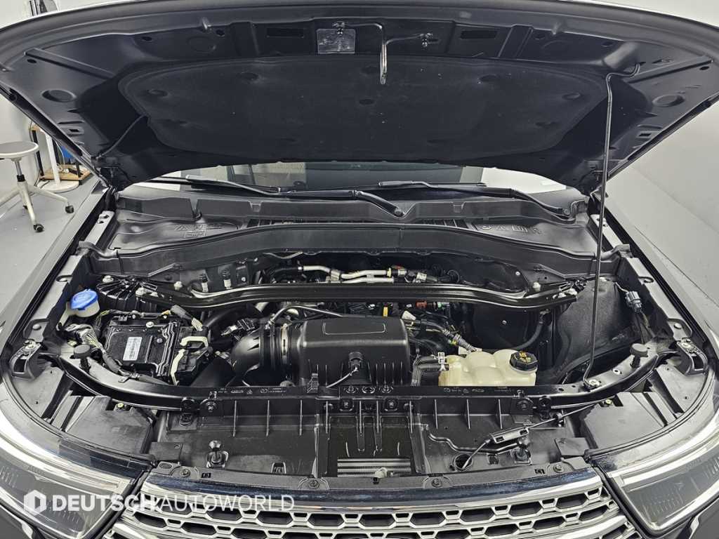 Ford Explorer — photo 05