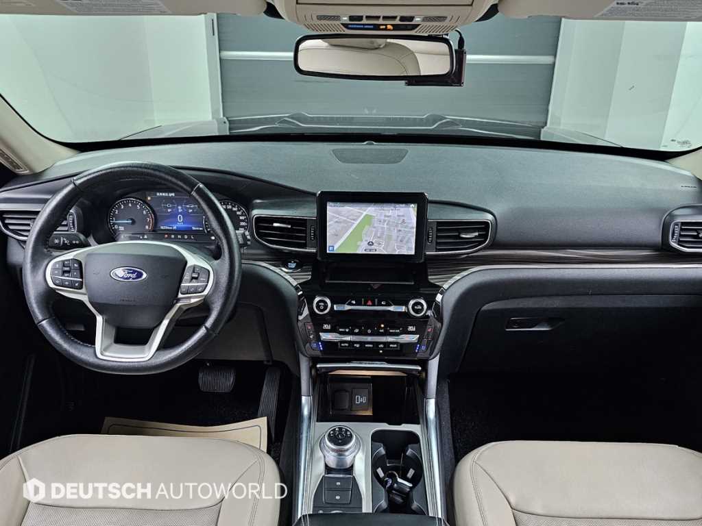 Ford Explorer — photo 06