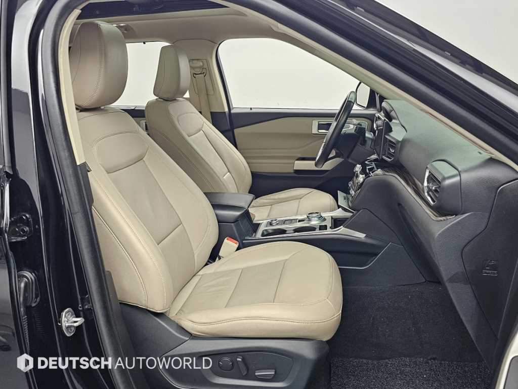 Ford Explorer — photo 09