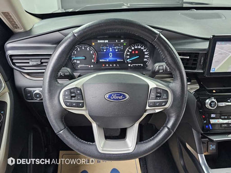Ford Explorer — photo 12